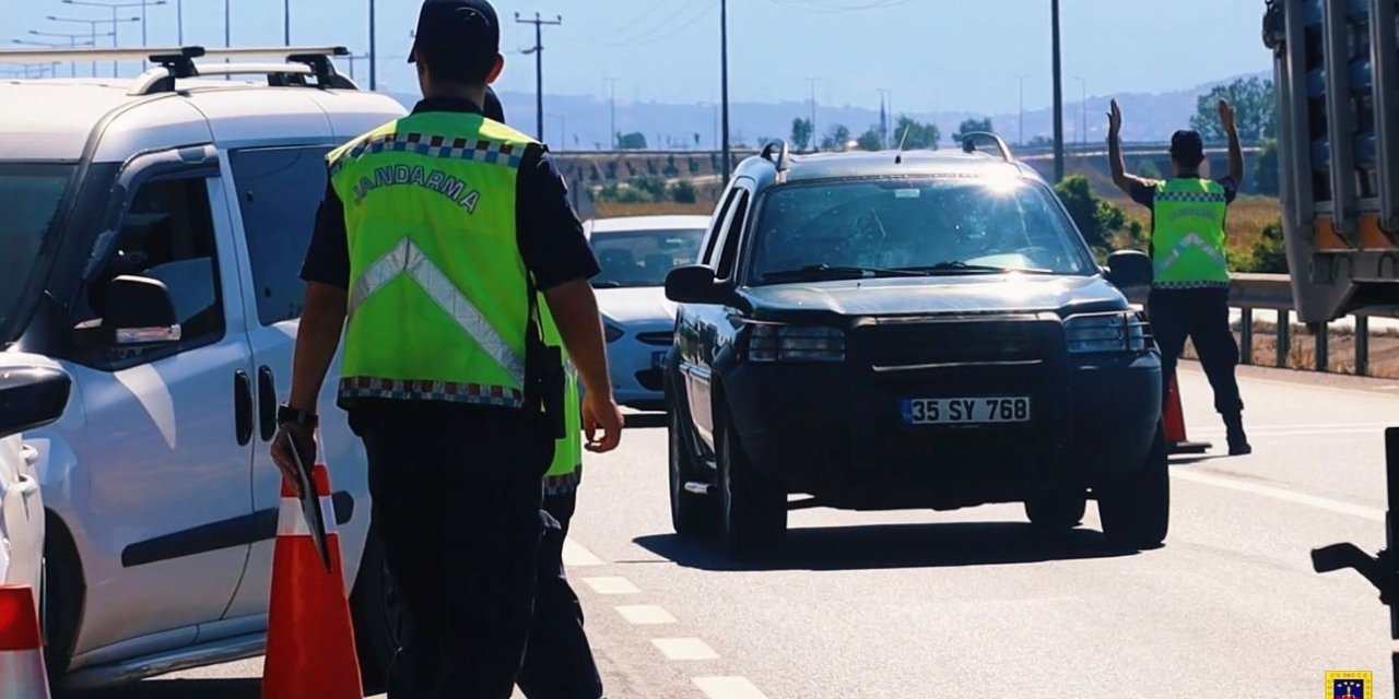 Jandarma Yol Kontrollerinde 468 Kişiyi Yakaladı