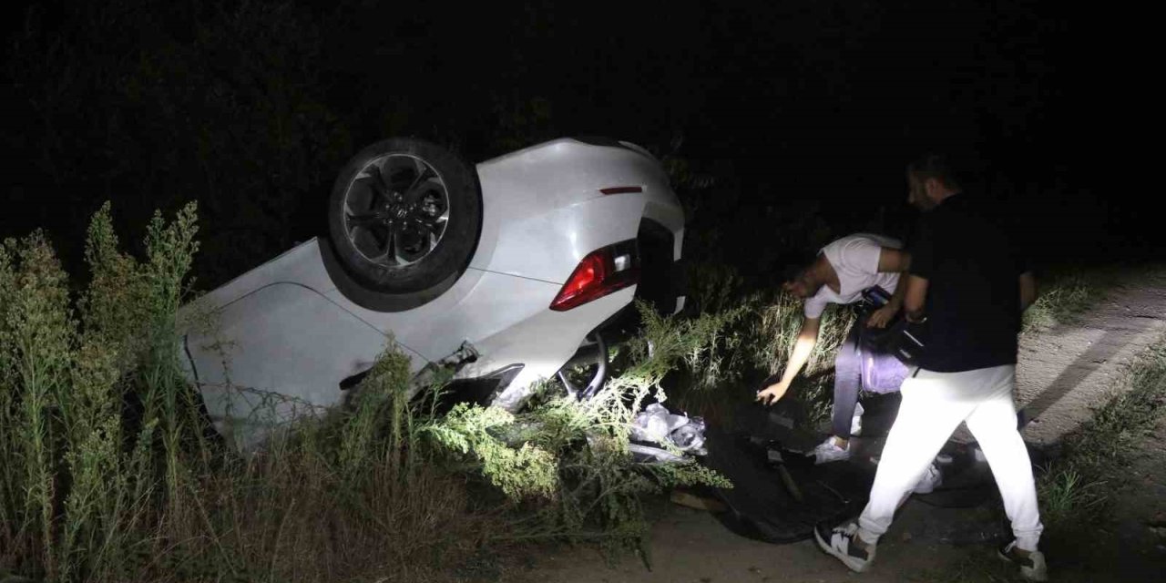 Çarpışan Otomobillerden Biri Takla Atarak Kanala Devrildi