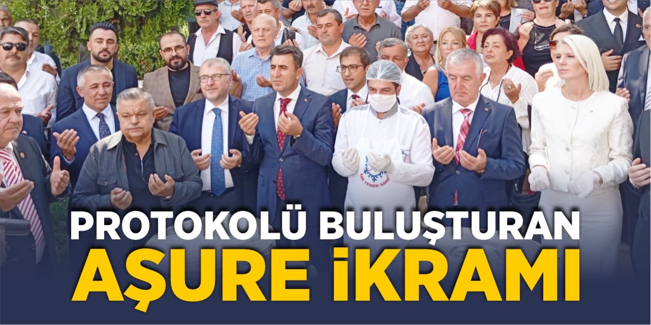 Protokolü buluşturan aşure ikramı