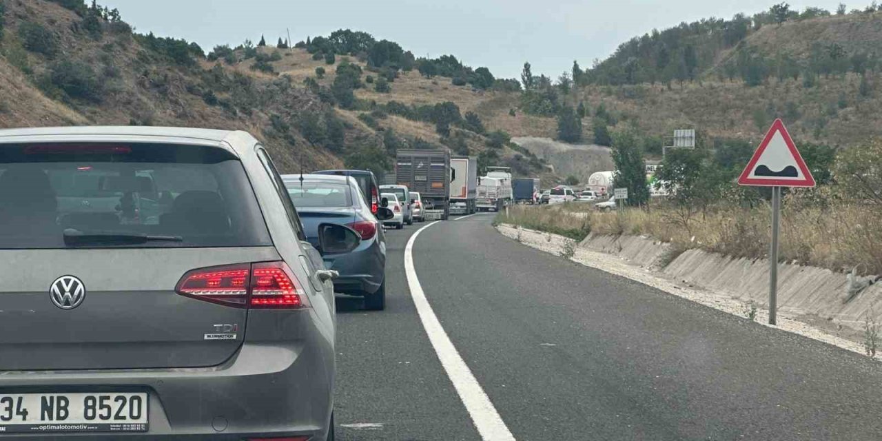 Bitmeyen yol çalışması sürücüleri çileden çıkardı