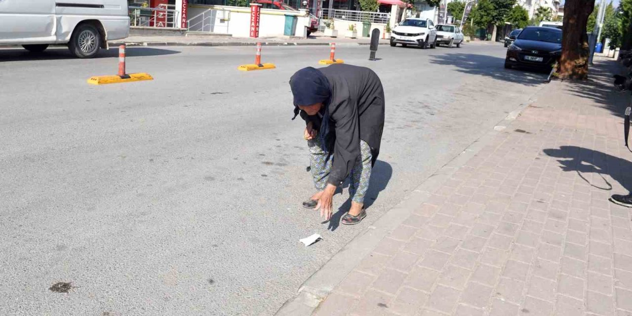 82 Yaşındaki Nefise Teyzeden Örnek Çevre Hareketi