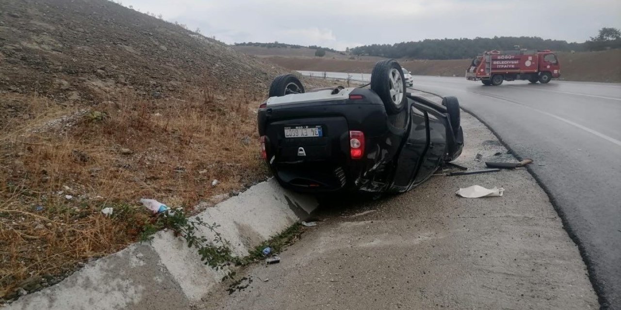 Otomobil Yağmur Kanalına Devrildi