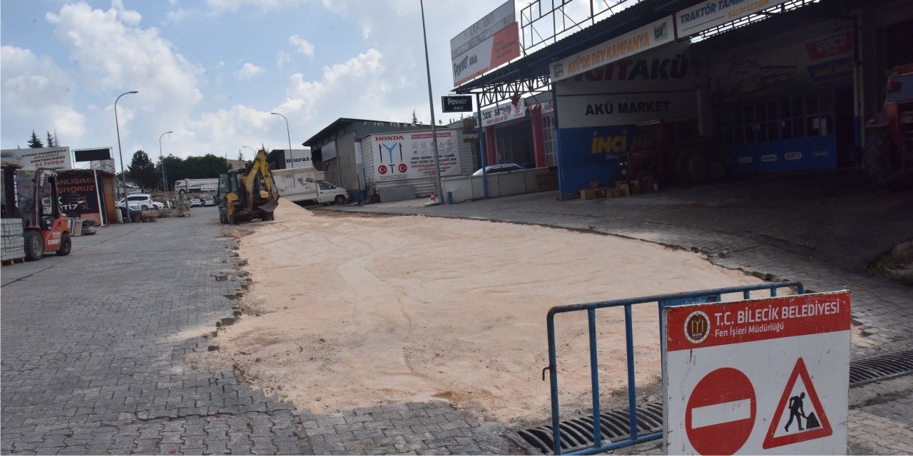 Küçük Sanayi Sitesi’nde parke taşı çalışması