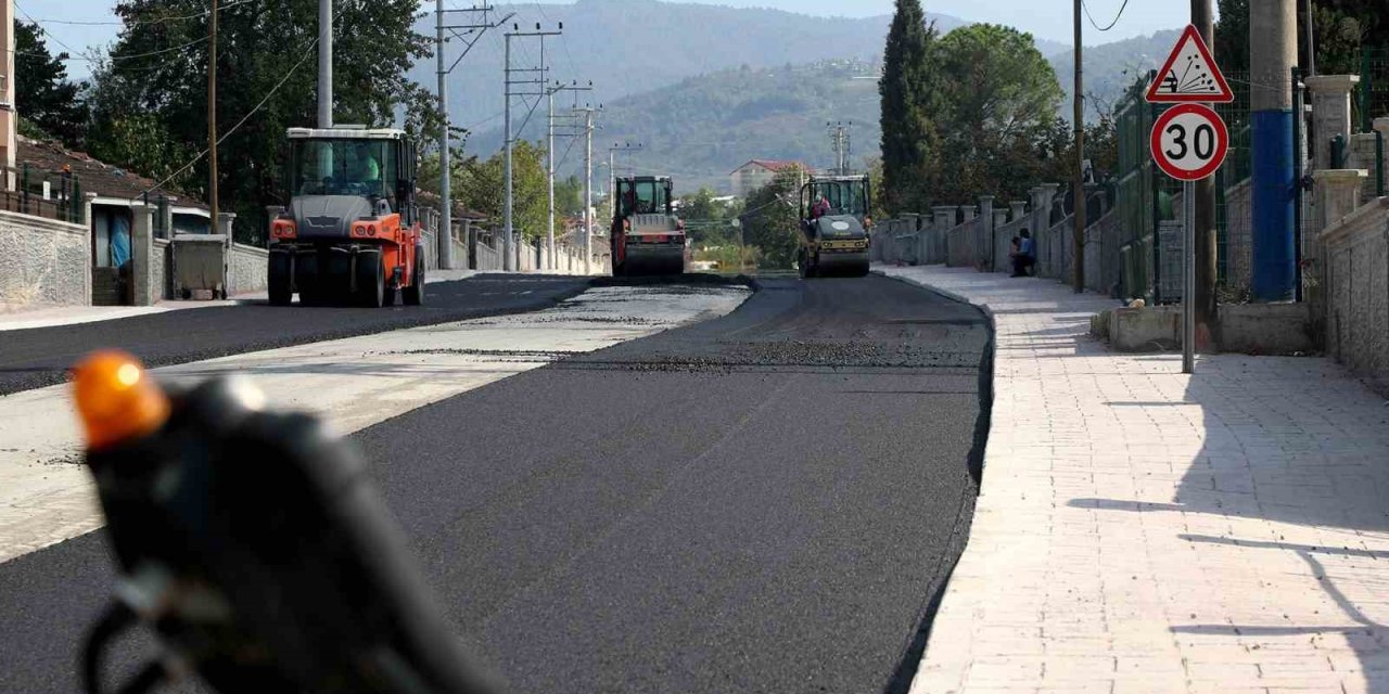 750 Metrelik Yol 5 Bin Ton Asfaltla Yenilendi