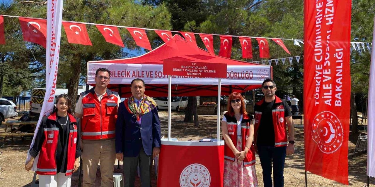 Kadına Yönelik Şiddete Tepkilerini Stant Kurarak Gösterdiler