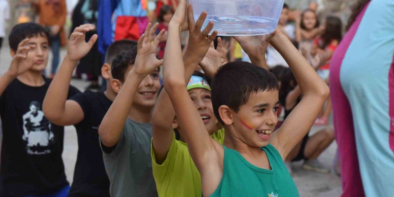 Onbeş Mahallede 15 Bin Çocuk Sokak Oyunlarında Buluştu