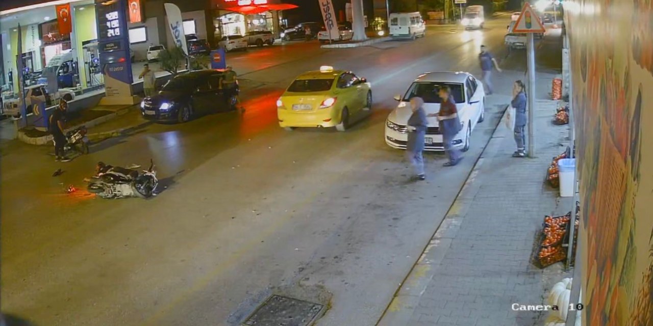 Otomobille Çarpışan Motosikletli Genç Hayatını Kaybetti