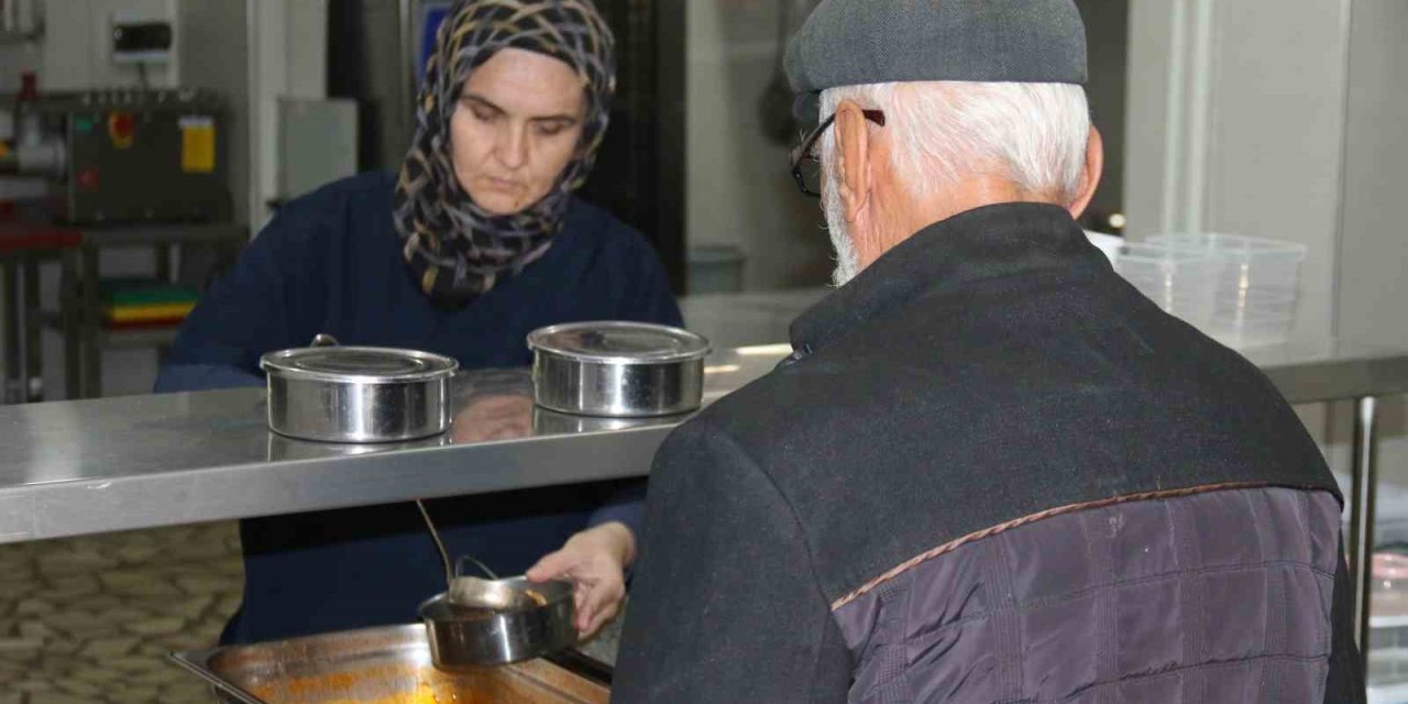 Lezzetli, Temiz Ve Ücretsiz Yemeğe Vatandaştan Yoğun Talep