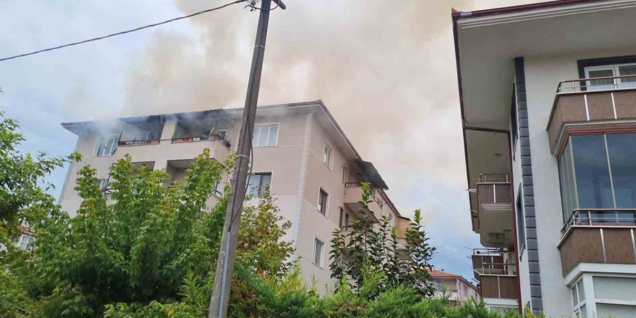 Şehir Merkezinde Korkutan Yangın: Mahalleli Sokağa Döküldü