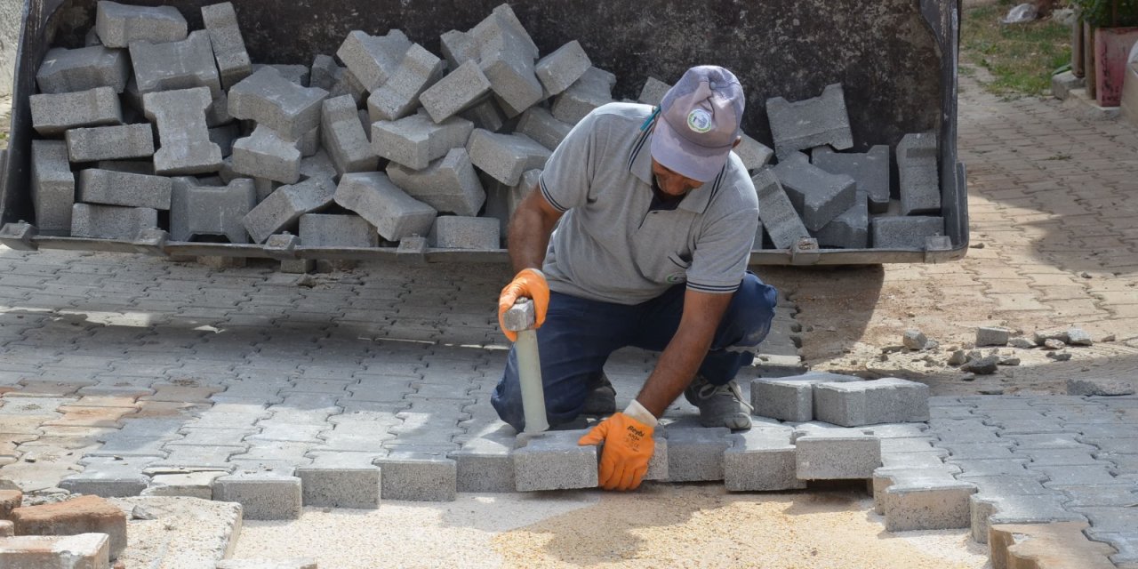 Bozüyük'te kilit parke taşı çalışmaları