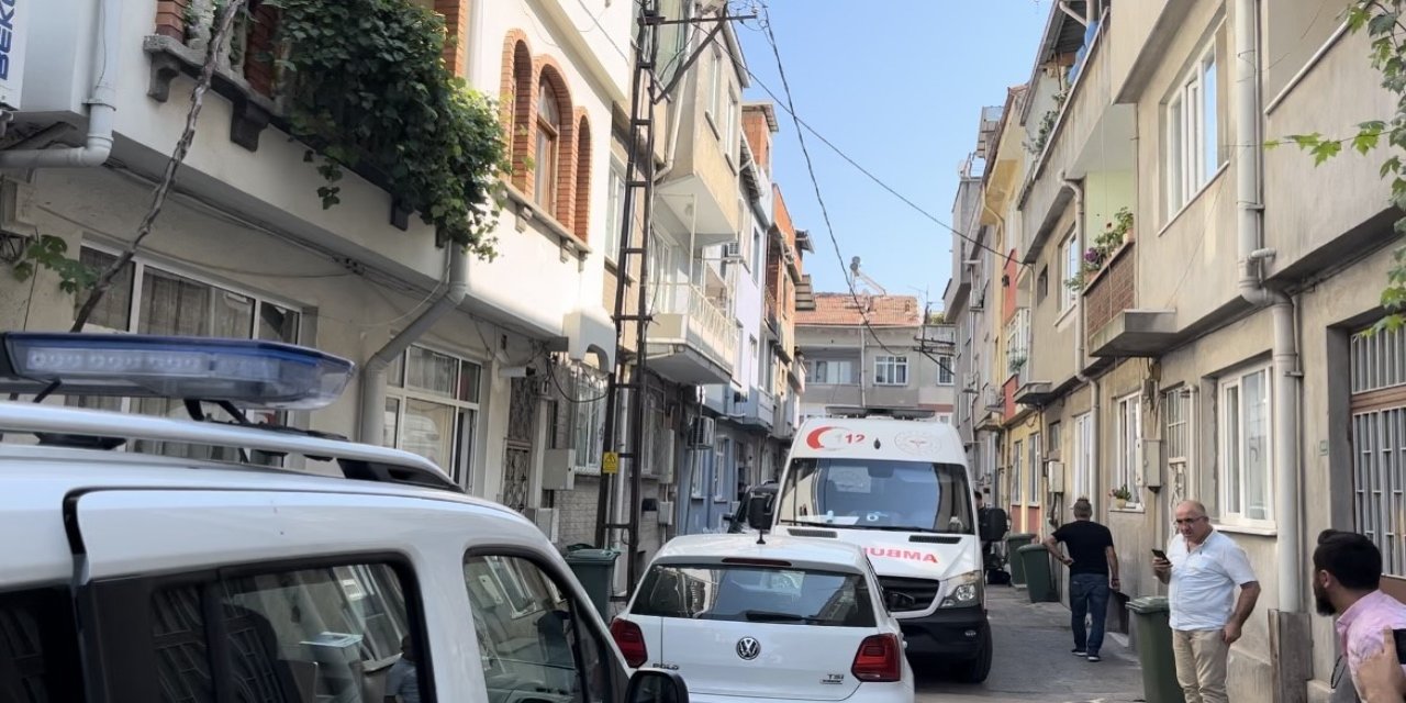 2 Çocuk Babası Adam Apartmanda Ölü Bulundu