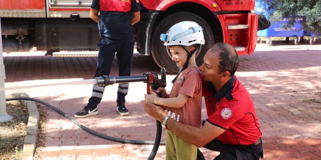 Minik Kahramanlar Yangın Söndürmeyi Öğrendi