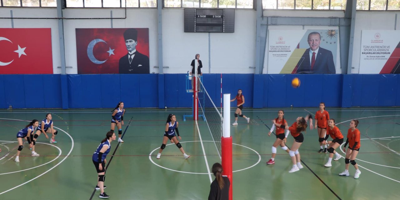 Ortaokullar Voleybol Turnuvası Başladı