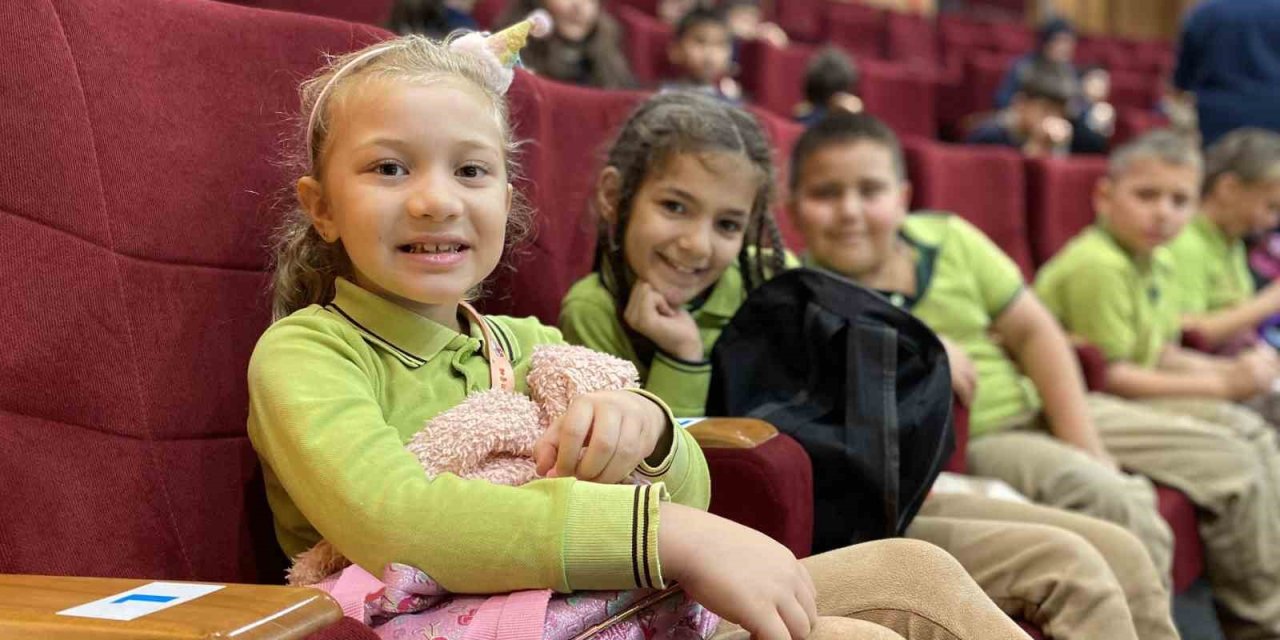 Çocukları Hem Güldüren Hem De Bilgilendiren Eğlence