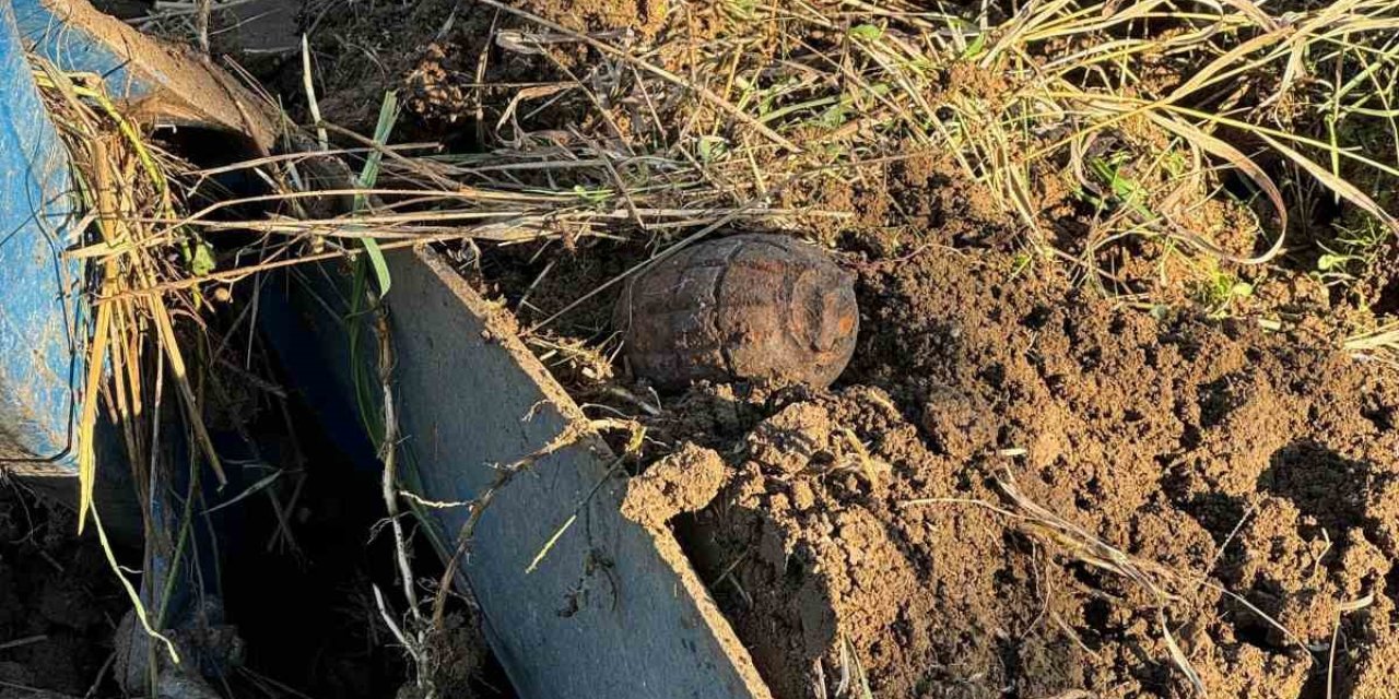 Tarlayı Süren Çiftçi Patlamamış El Bombası Buldu