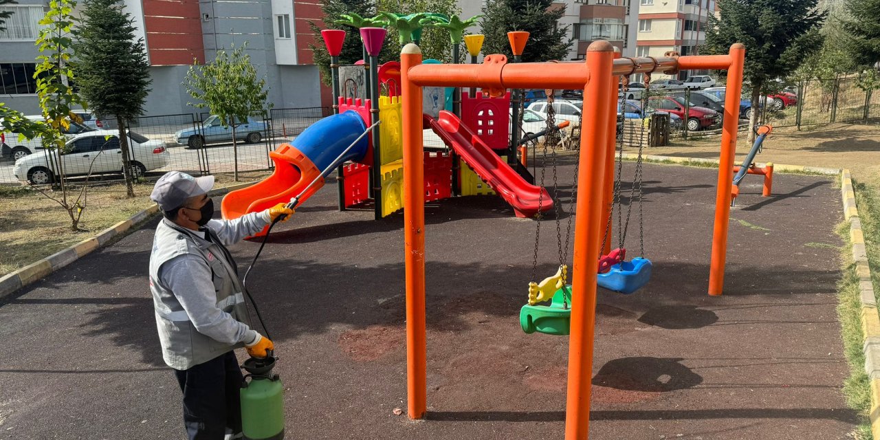 Çocuk Parkları Dezenfekte Ediliyor