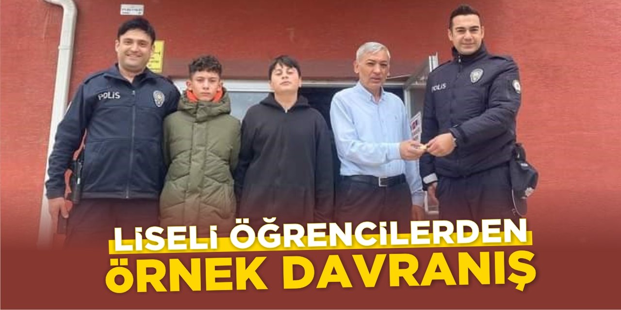 Liseli Öğrencilerden Örnek Davranış