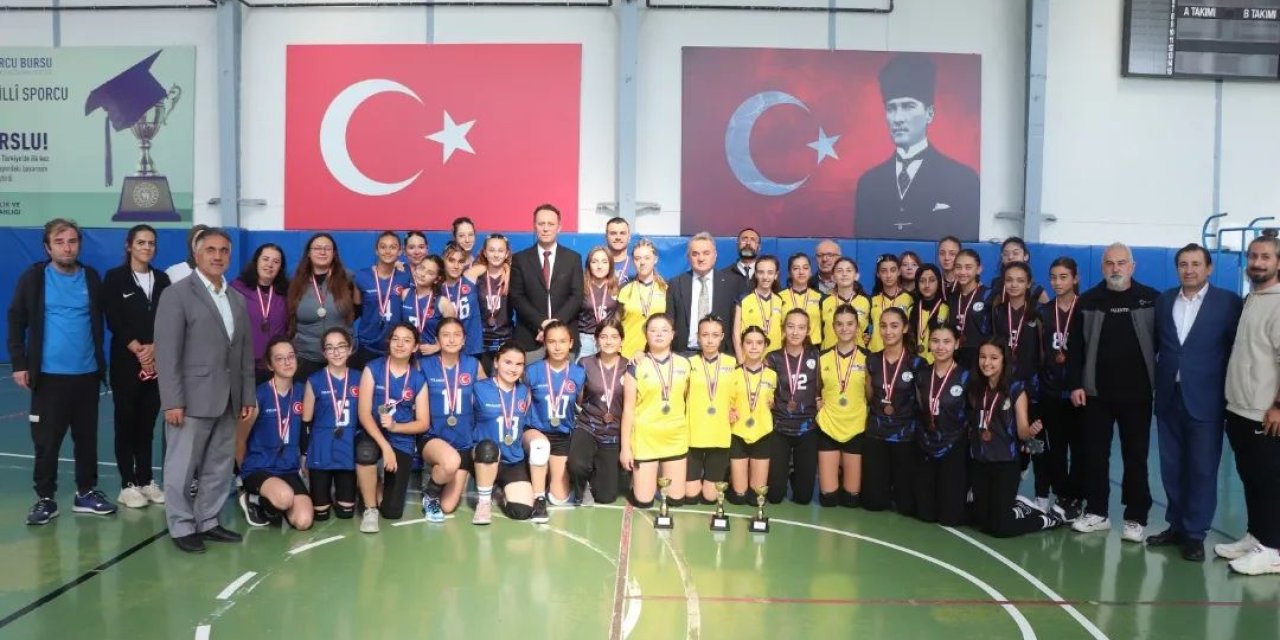 Voleybol Turnuvasında Final Maçları Oynandı