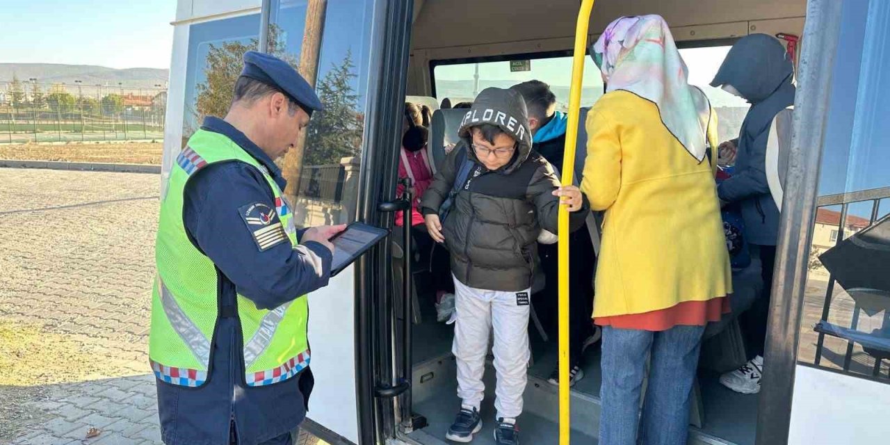 Jandarma Trafik Timleri, Okul Servis Araçlarını Denetledi