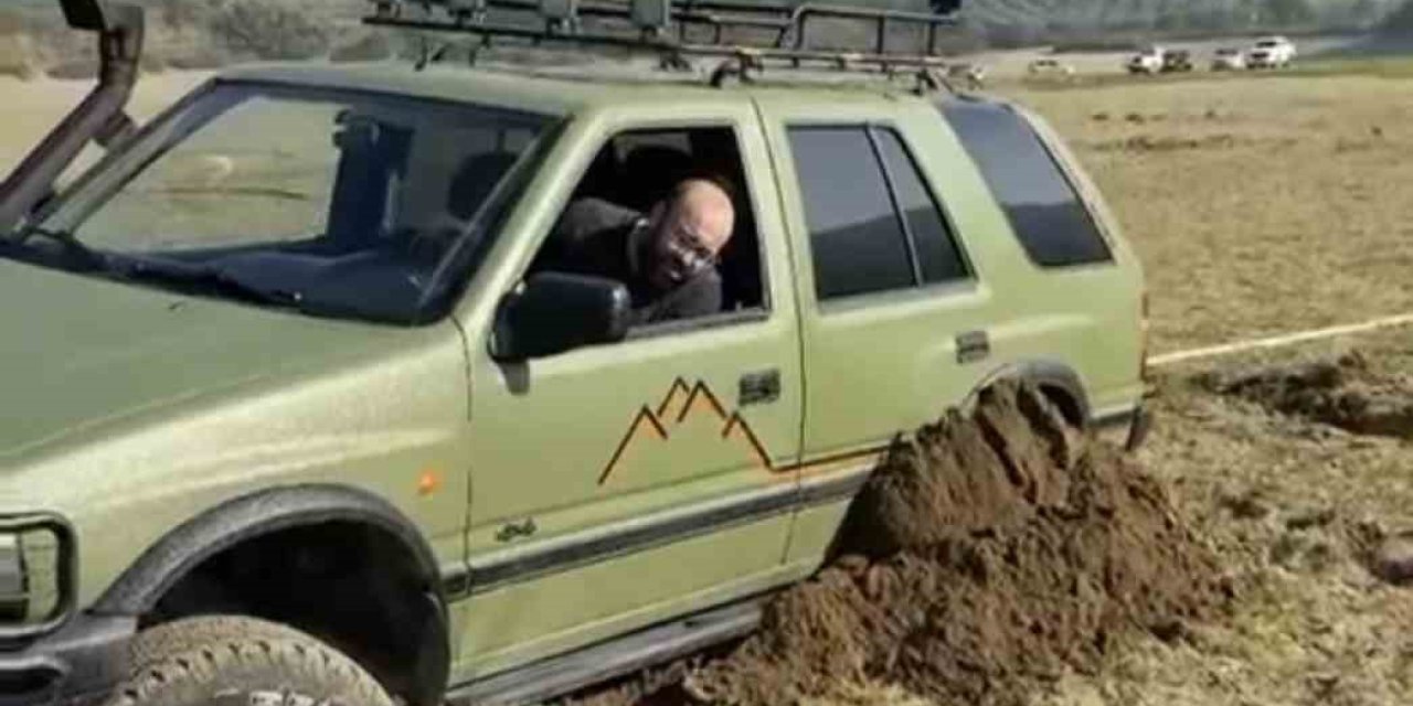 Pikniğe Giden Bataklığa Saplandı, Onları Kurtarmaya Gidenler De Mahsur Kaldı