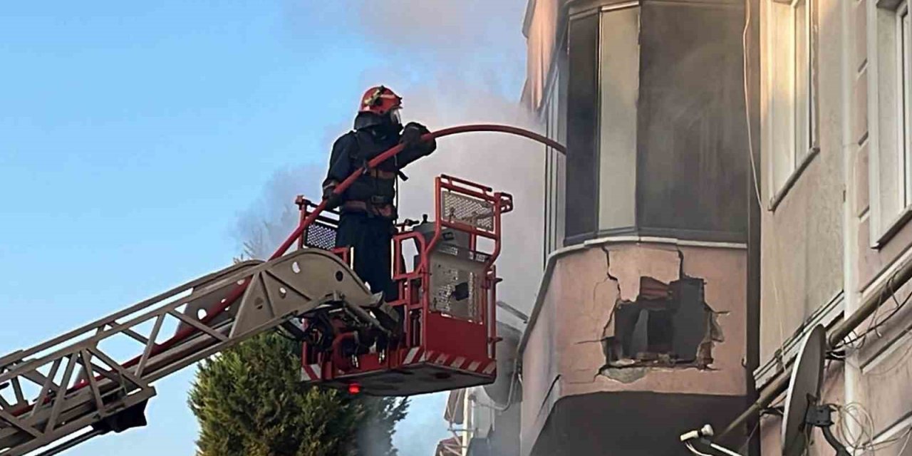 Balkonda Patlayan Piknik Tüpü Yangına Sebep Oldu