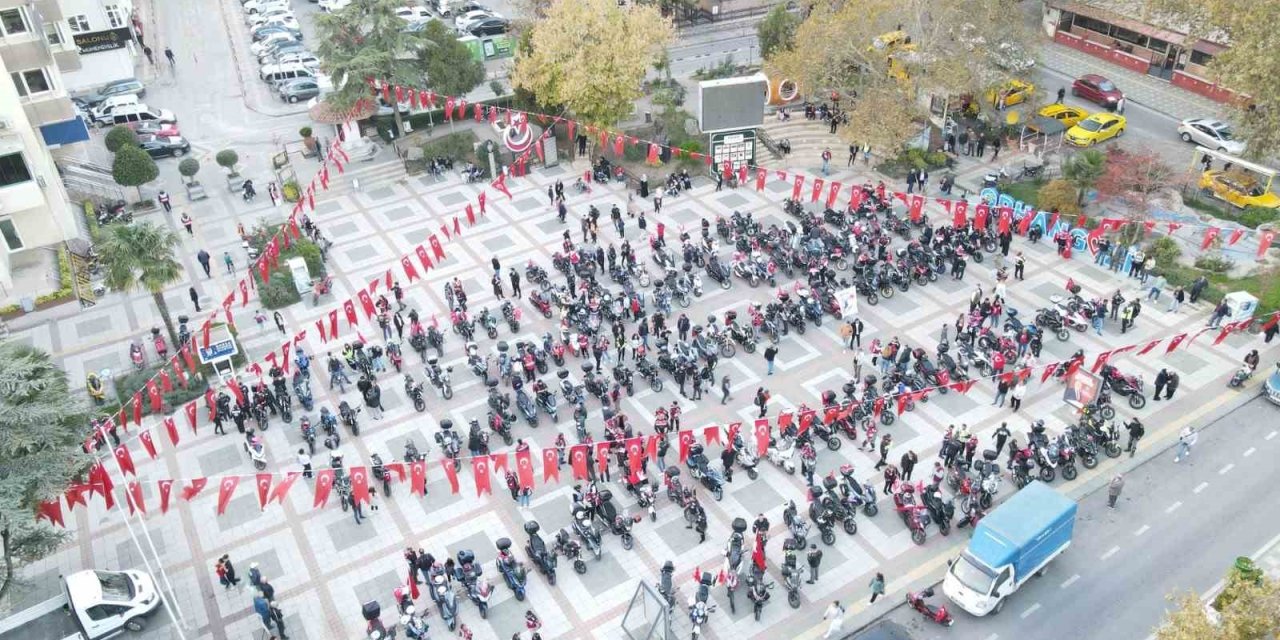 150 Motorcu Cumhuriyet Korteji Düzenledi