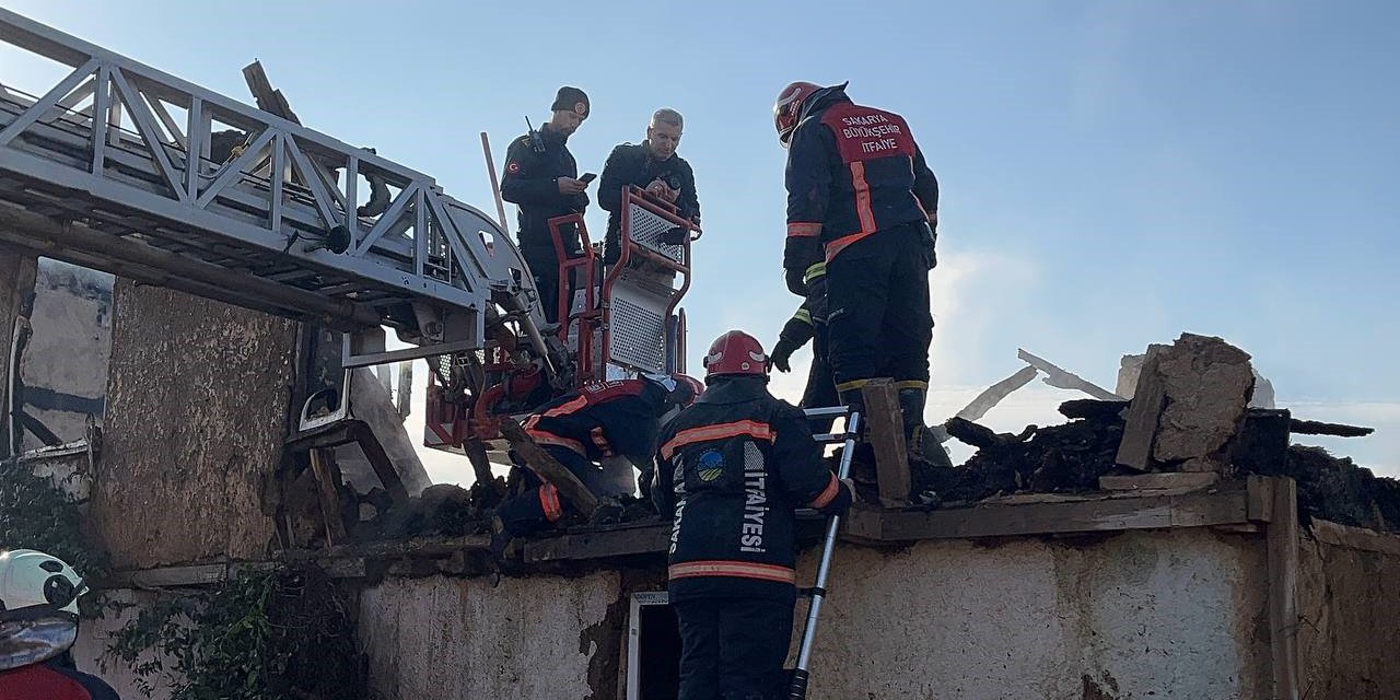 Alevlere Teslim Olan Evde Yaşlı Kadın Hayatını Kaybetti