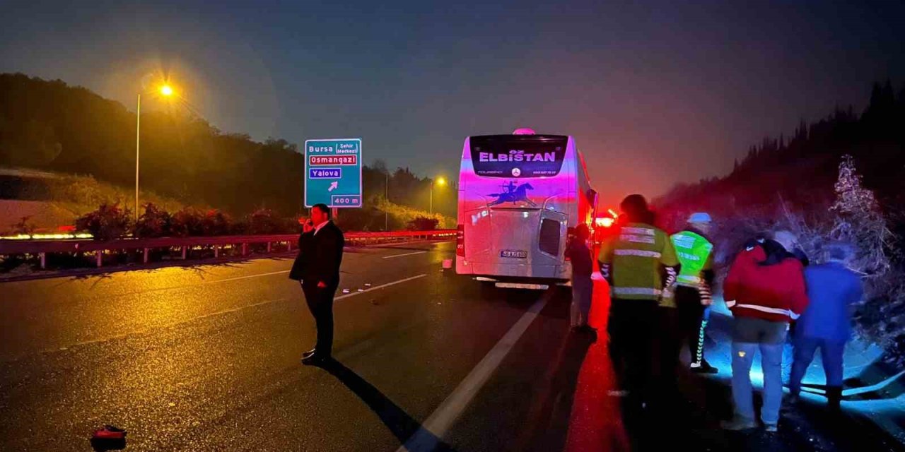 Yolun Karşısına Geçmek İsteyen Kadına Otobüs Çarptı