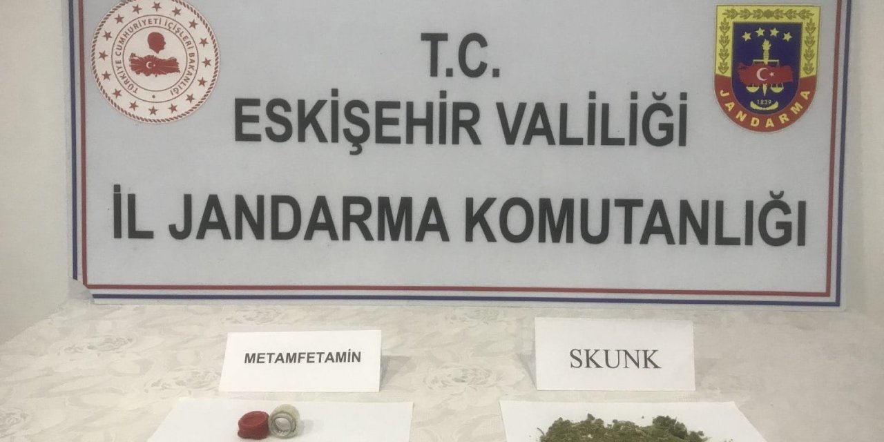 Uyuşturucu Ticareti Yapan 2 Kişi Yakalandı