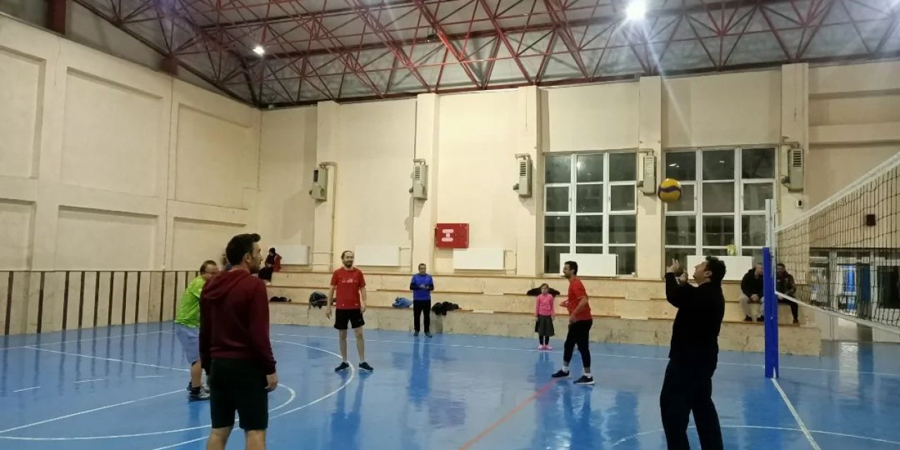 Öğretmenler Voleybol Turnuvası Başladı