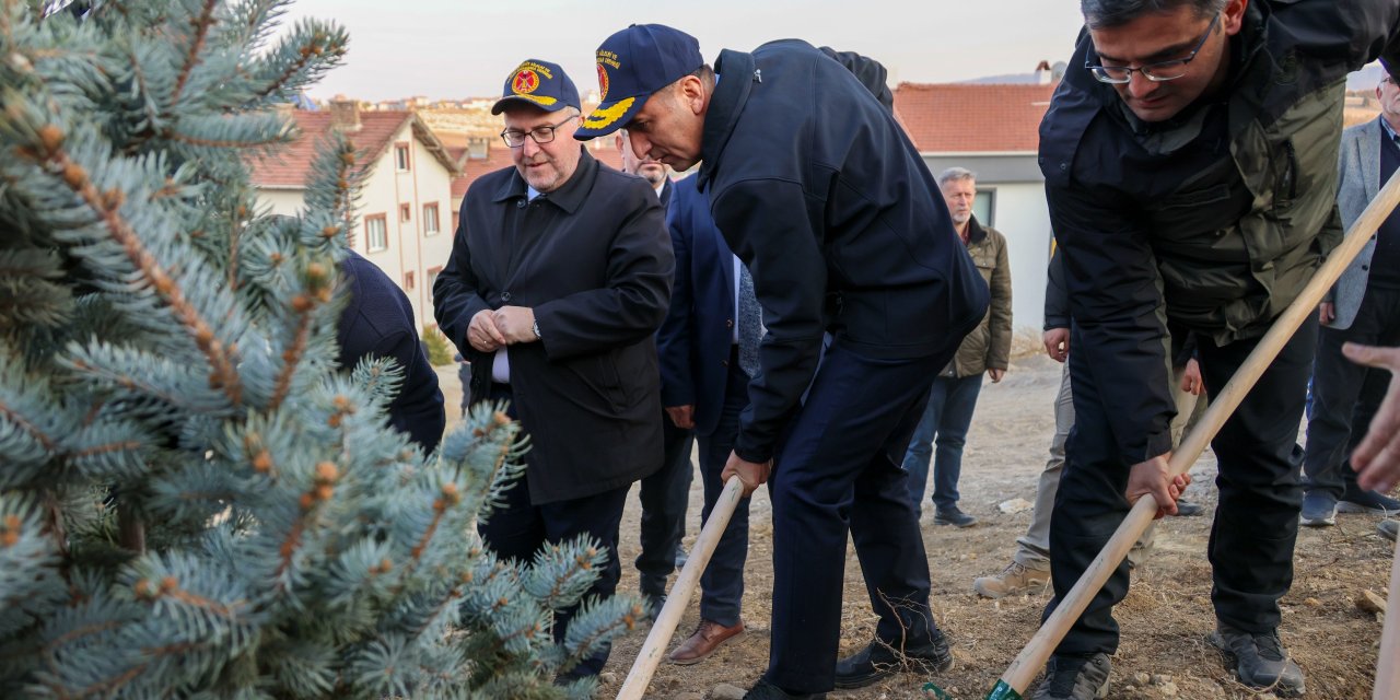 Şehitler Anısına Fidan Dikildi