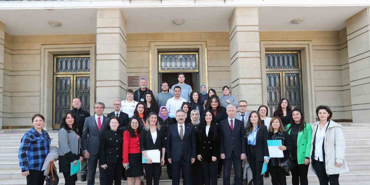 İşaret Dili Kursunu Tamamlayan Kamu Personeli Sertifikalarını Aldı