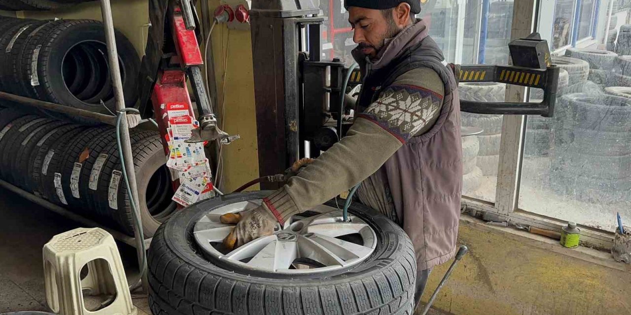 Lastikçilerde Kış Yoğunluğu Başladı