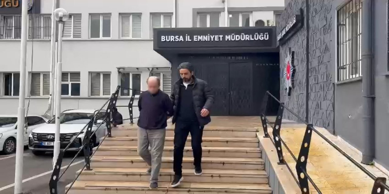 Otobüste Tartıştığı Kadını Bıçaklayan Saldırgan Yakalandı