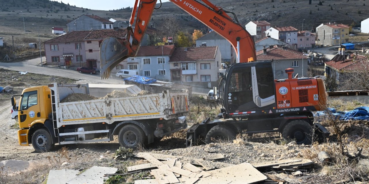 Bozüyük'te Altyapı Çalışmaları Devam Ediyor