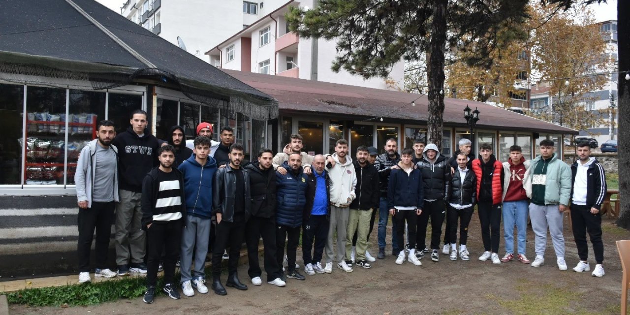 Söğütspor Farklı Kazandığı Maç Öncesi Moral Buldu