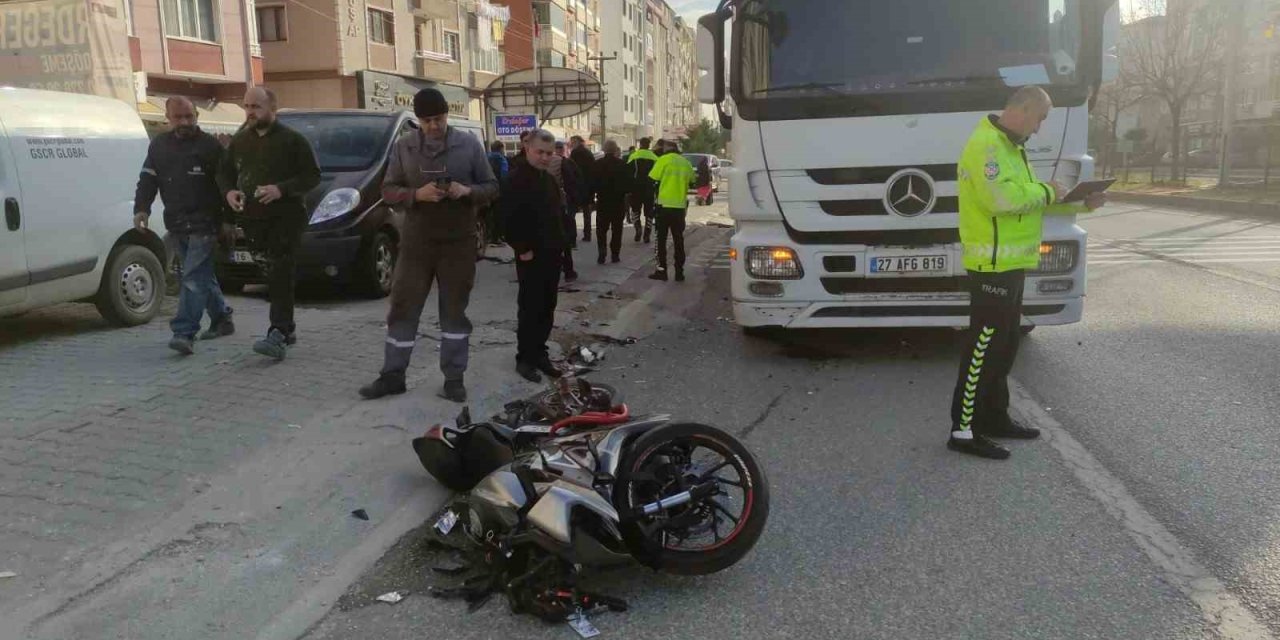 Tek Teker Üzerinde Gitmek İsterken Kaza Yaptı