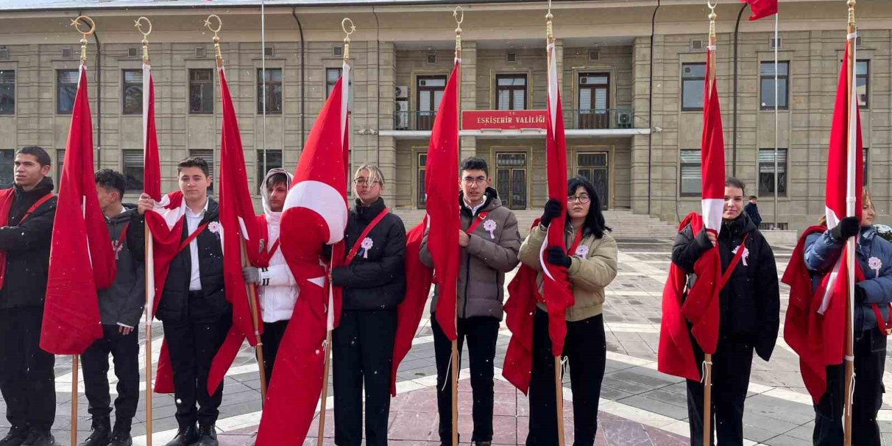 Çelenk Sunma Töreni Yapıldı