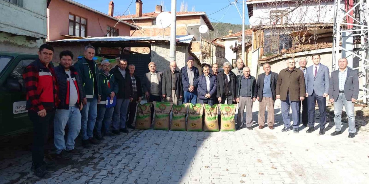 Doğal Afetten Zarar Gören Çiftçilere Buğday Tohumu Dağıtıldı