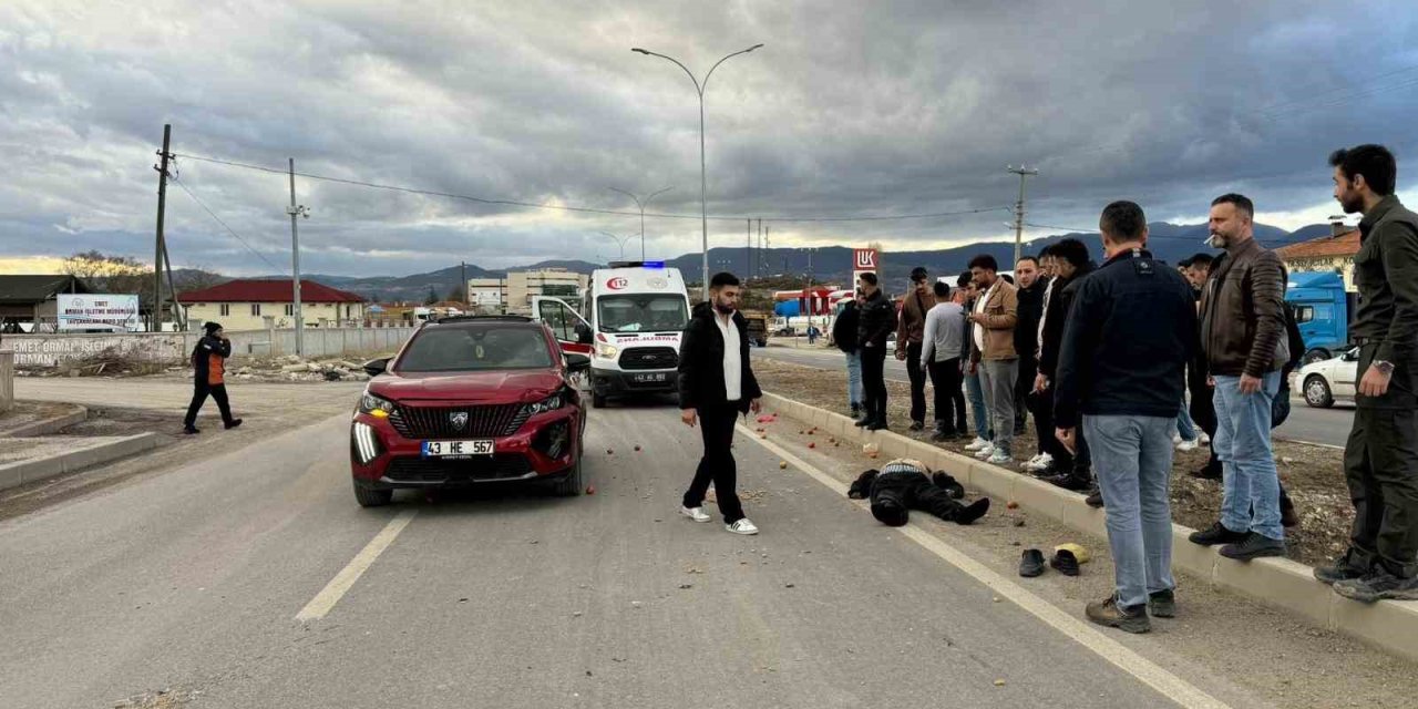 Otomobilin Çarptığı Yaşlı Adam Ağır Yaralandı