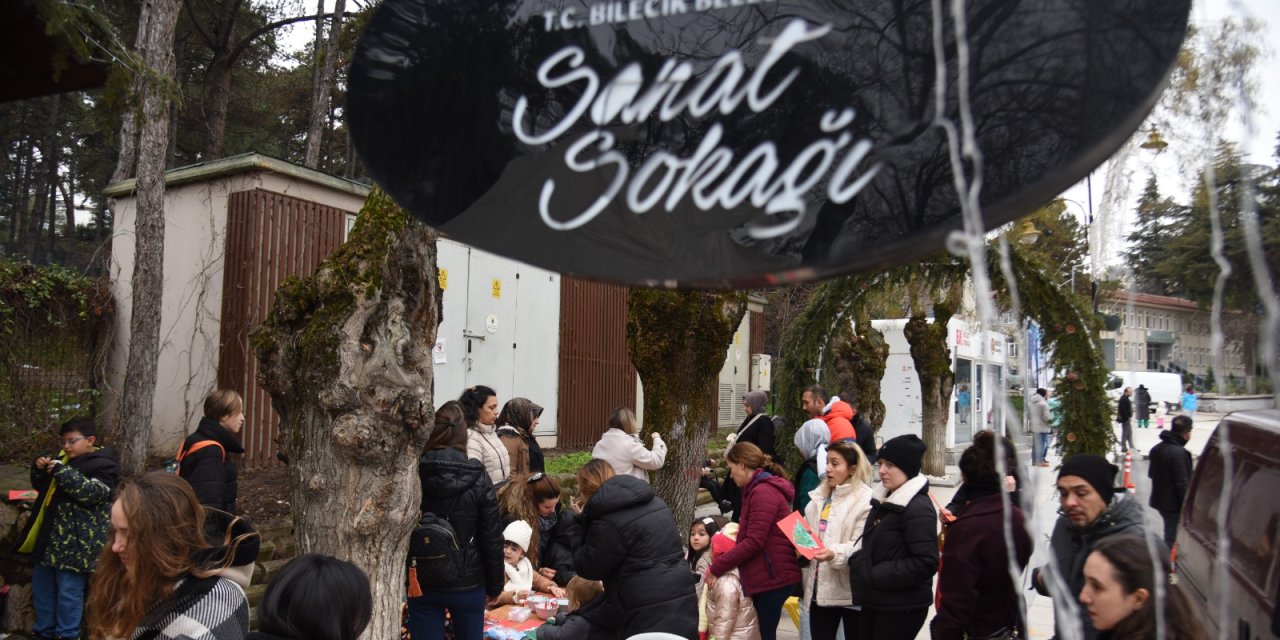 Çocuklar Sanat Sokağı'nda Doyasıya Eğlendi