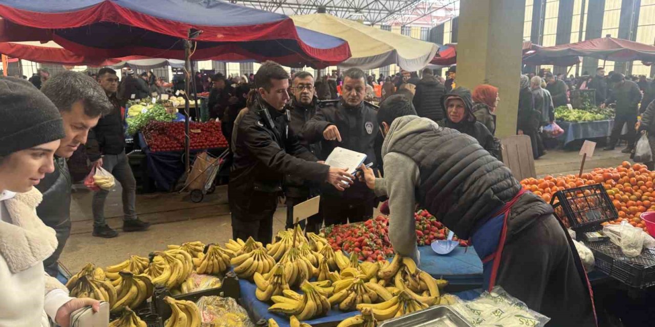 Zabıta Ekiplerinden Semt Pazarlarında Terazi Ve Etiket Kontrolü