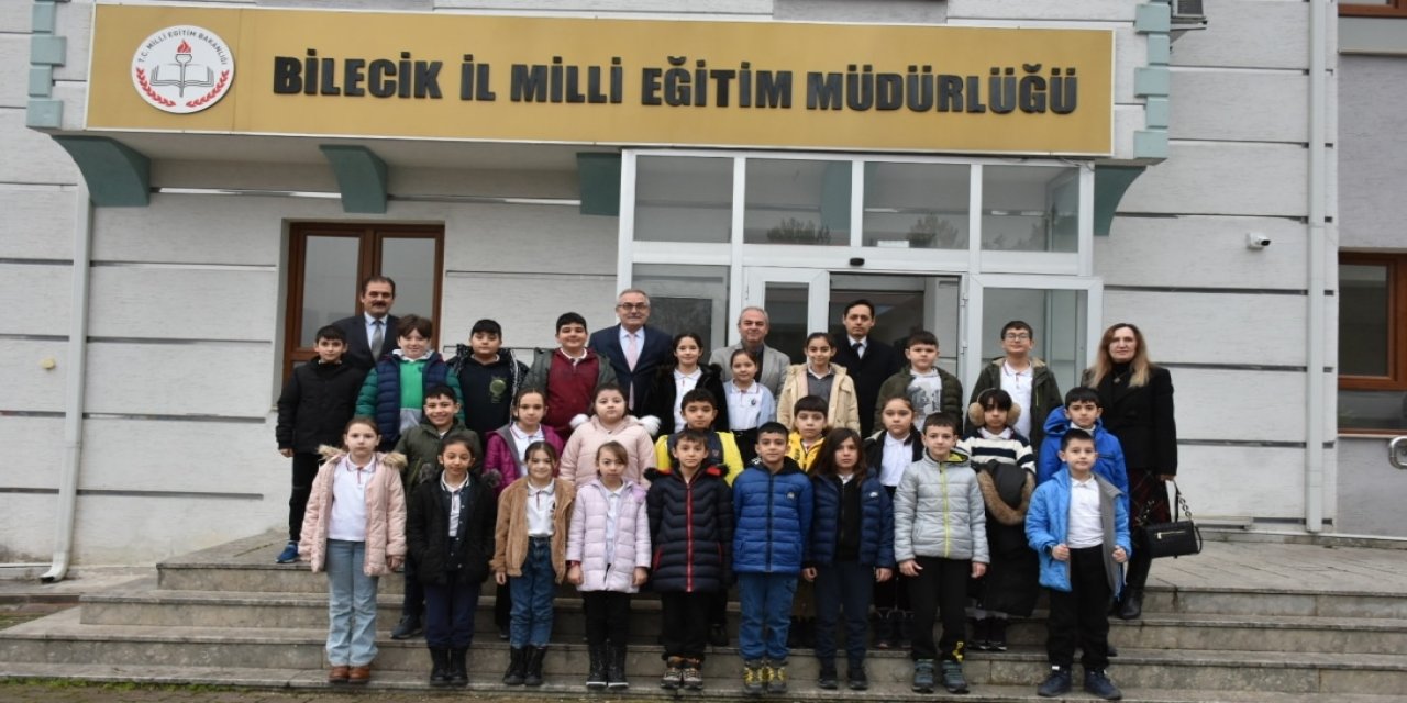 Öğrencilerden Milli Eğitim Müdürlüğüne Ziyaret