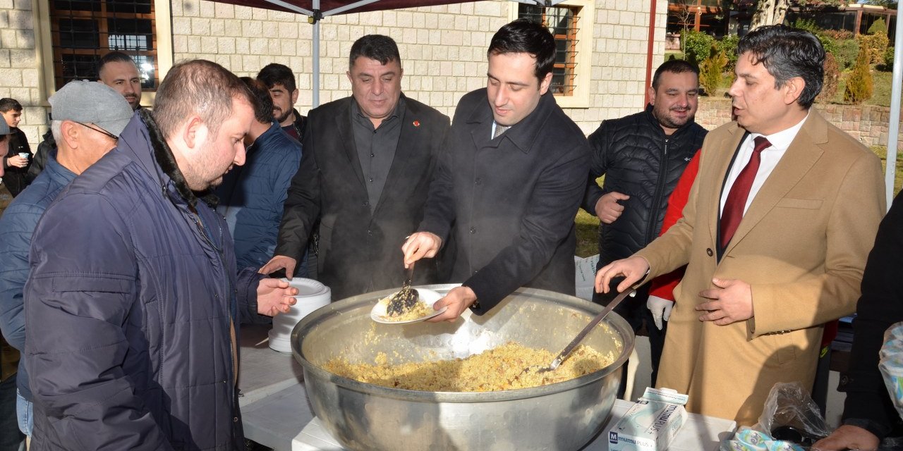 Ertuğrul Gazi Külliyesinde Şifalı Pilav İkramı