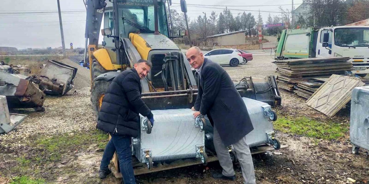 İlçe Özel İdaresine Hibe Yeni Çöp Toplama Kamyonu Ve 65 Çöp Konteyneri