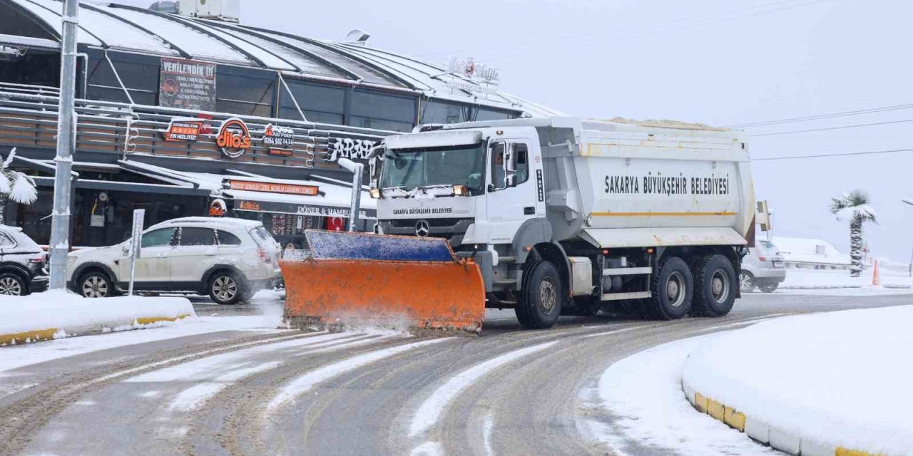 Kar Sebebi İle Kapanan 43 Grup Yolu Ulaşıma Açıldı