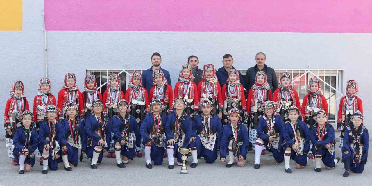 Minik Folklorcular, Birinci Oldu