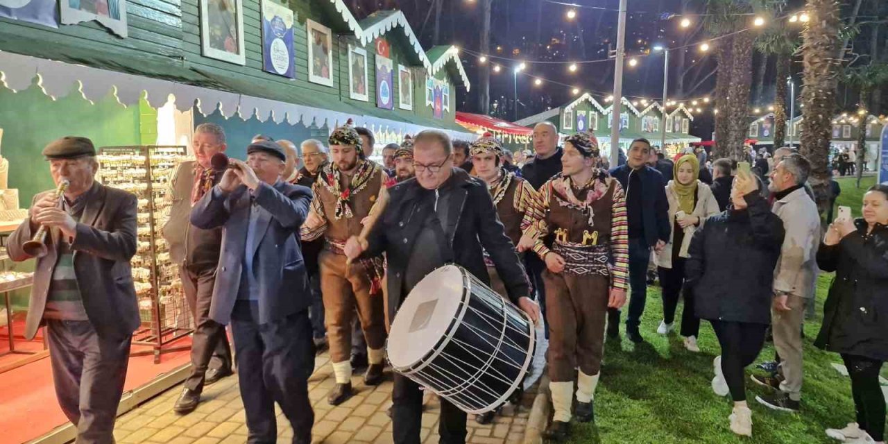 Vatandaşlar İftar Sofralarında Buluştu