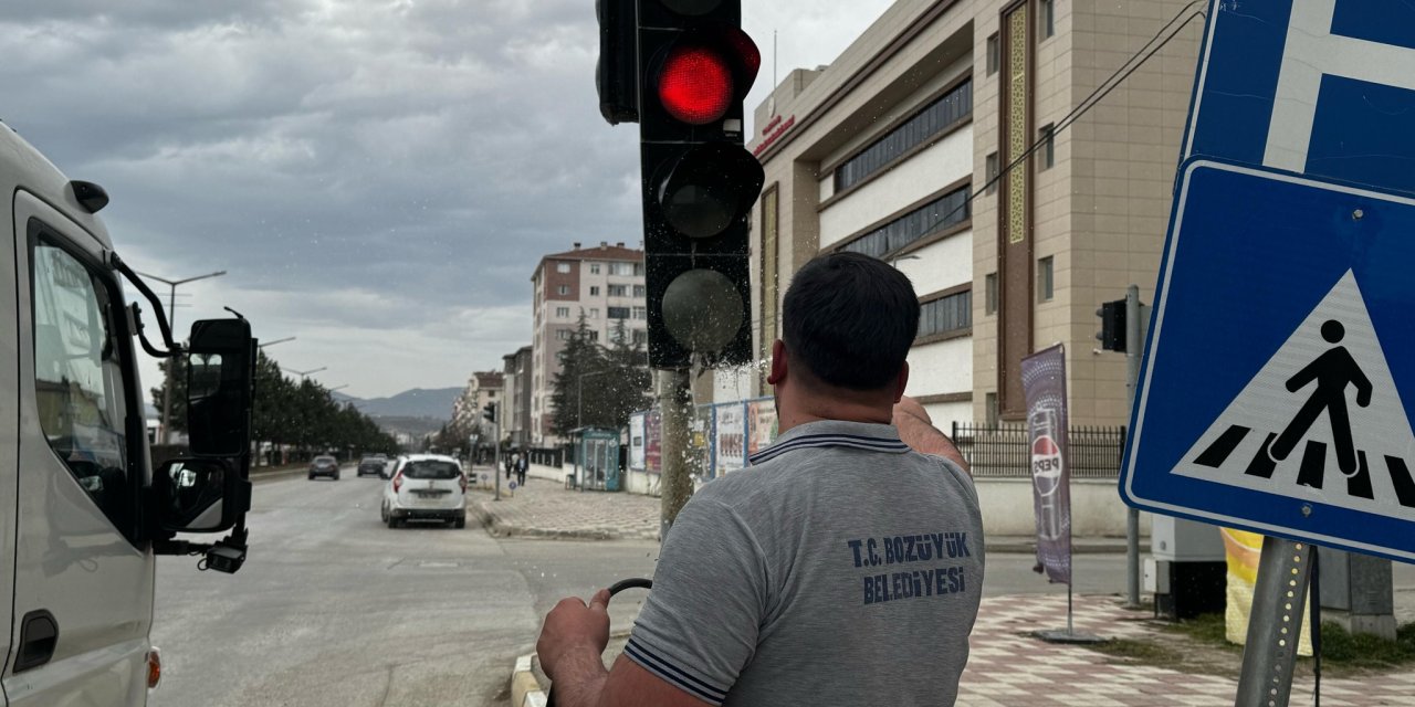 Trafik Işıkları Temizleniyor