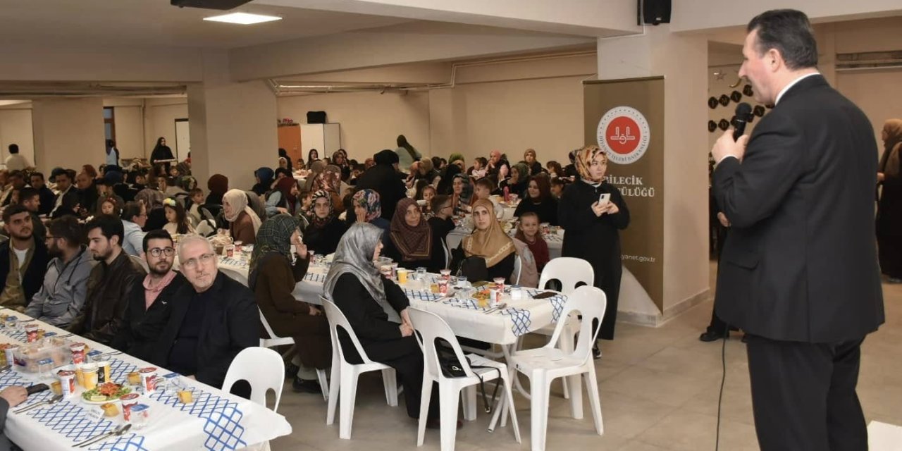 Kuran Kursu öğrencileri ve velileri iftarda buluştu